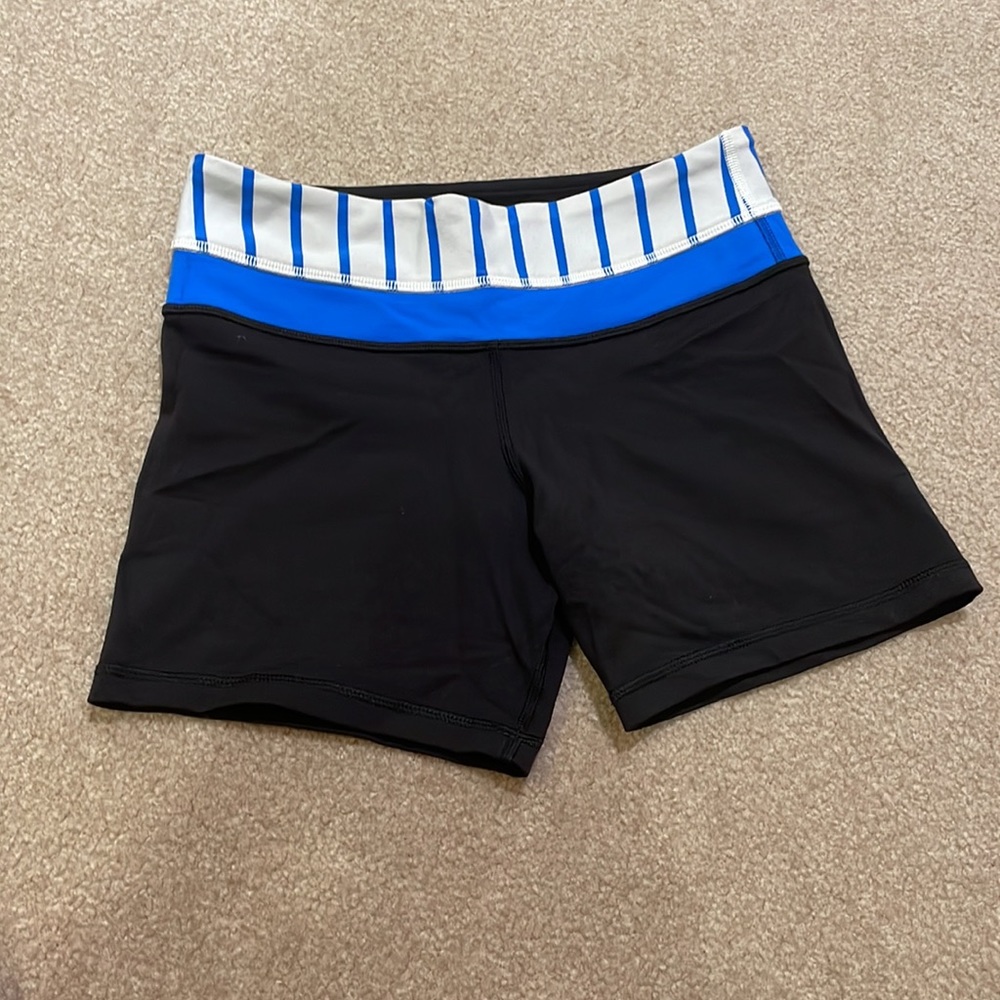 Like New! Lululemon Reverse Short Blue/Black Stripe size 0